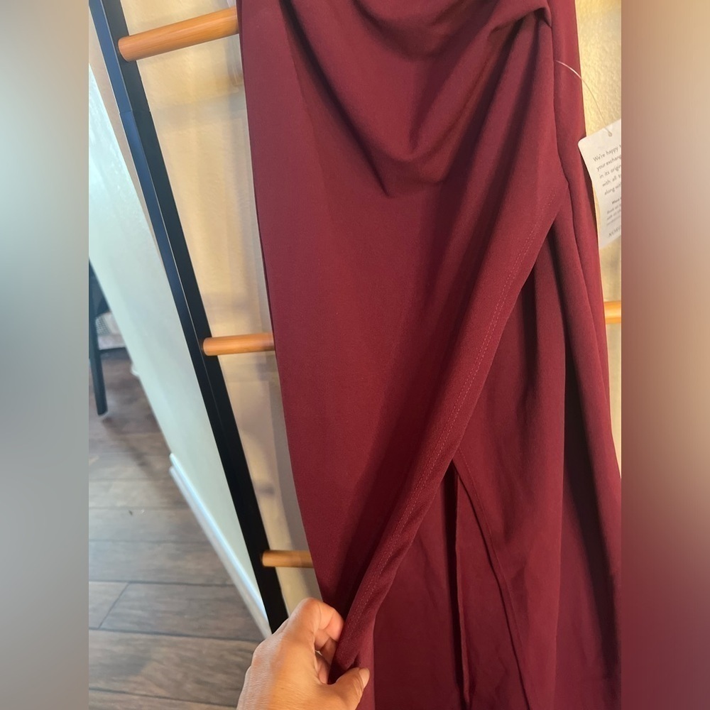 New ▶️ Lulu’s ◀️ Burgundy Ruched Maxi Dress with Slit. Medium - Picture 10 of 14